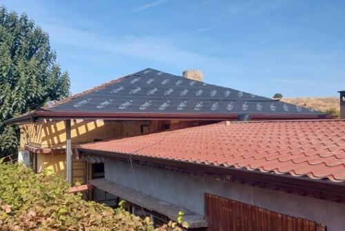 Метални керемиди 8004 мат в Божурица | Завършен покрив с материали от Roof Company 