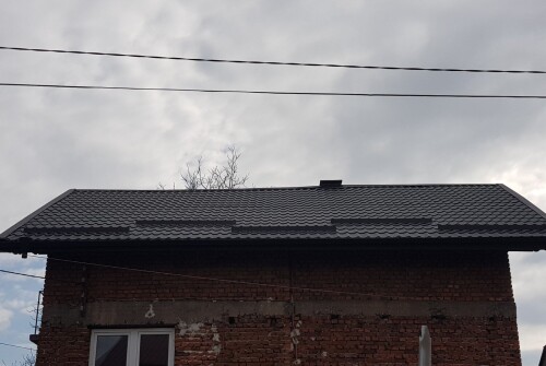 Изграждане на покрив от метални керемиди модел - ROOF, цвят RAL8019M